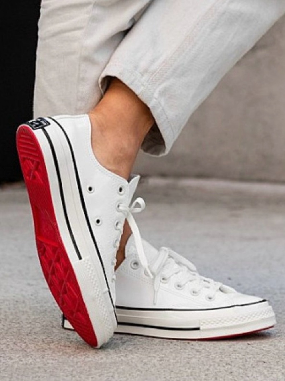 Converse unisex Chuck 70 low top patent leather white sneakers with red soles